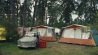 Trabant mit Zelten auf einem Campingplatz in Polen im August 1973. (Quelle: PAP/Chris Niedenthal)