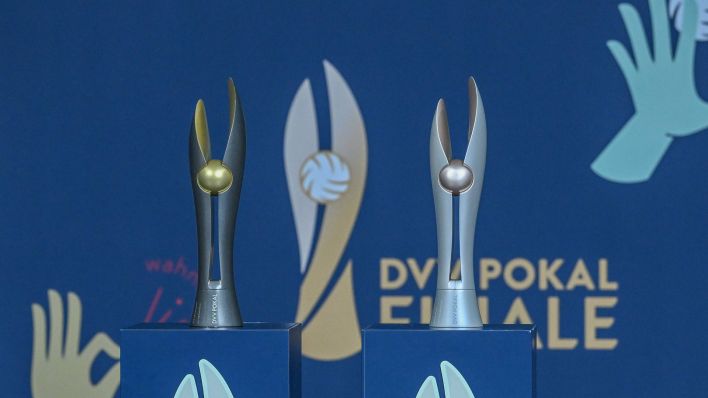 Die Trophäen des DVV-Pokals (Quelle: imago images/Sports Press Photo)