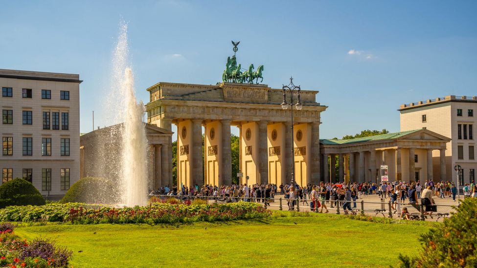 Das Brandenburger Tor in Berlin (imago images/robertharding)