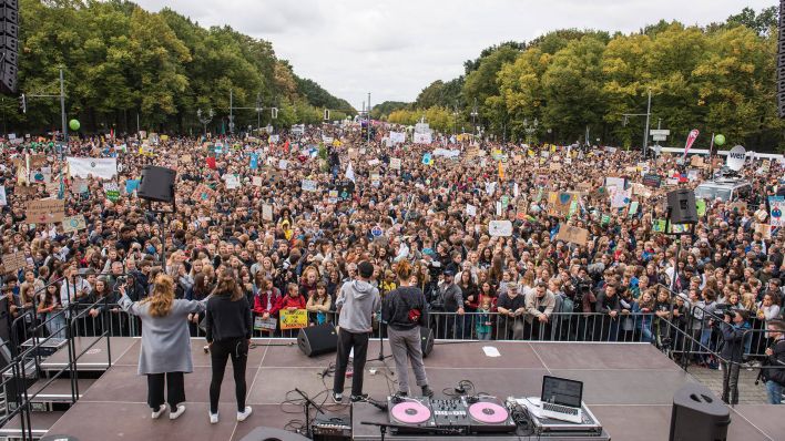 Archivbild: Mehr als 200.000 Menschen sind am Freitag 20.09.2019 in Berlin dem Aufruf von Fridays for Future zum Klimastreik gefolgt. (Quelle: imago images/Christian Ditsch)