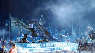 Banner von Karlsruher und Hertha-Fans (imago images/O.Behrendt)