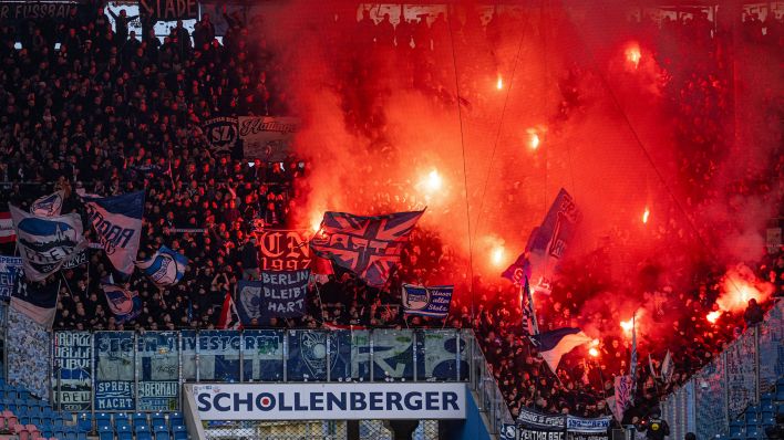Der Hertha-Block beim Spiel in Rostock (imago images/Fotostand)