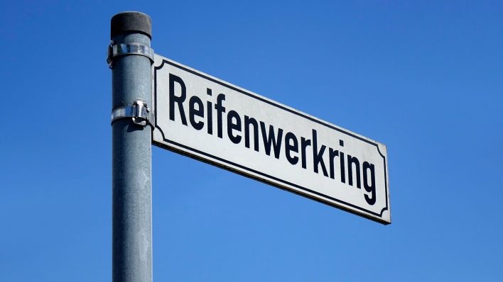 Archivbild: Der Strassenname am Reifenwerk in Fürstenwalde heisst Reifenwerkring. (Quelle: imago images/Steinach)