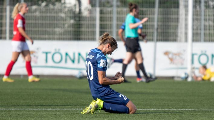 Bianca Schmidt (Potsdam) jubelt nach dem Tor zum 1:0 gegen den FC Gütersloh): (Bild: IMAGO / Fotostand)