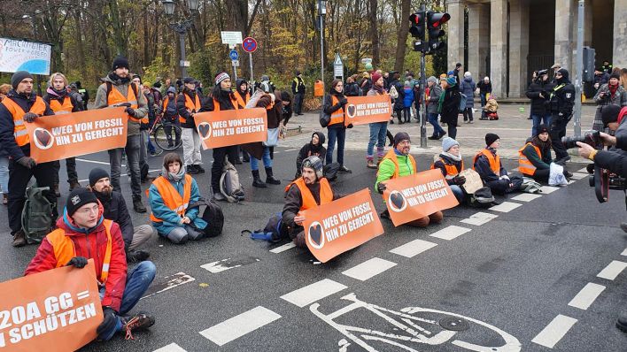  Blockade der Straße des 17. Juni duch Letzte Generation (Quelle: rbb/Oda Tischewski)