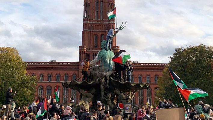 Eine pro-palästinensische Demonstration, die am Samstag in Berlin stattfindet (Quelle: rbb)