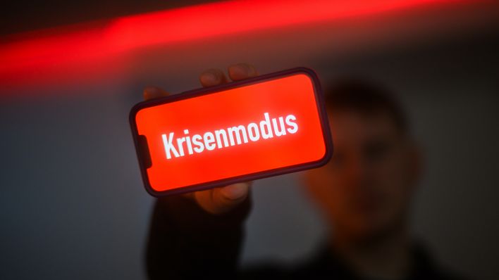 Symbolbild: Das Wort des Jahres «Krisenmodus» steht auf einem Smartphone-Display.(Quelle:picture alliance/dpa/J.Stratenschulte)