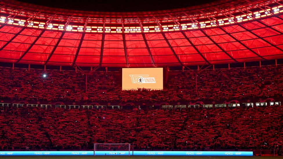 Fans im Berliner Olympiastadion: Der 1. FC Union empfängt am 6. Spieltag der Champions-League-Saison 2023/24 Real Madrid, 12.12.23 (Quelle: dpa / Söeren Stache).