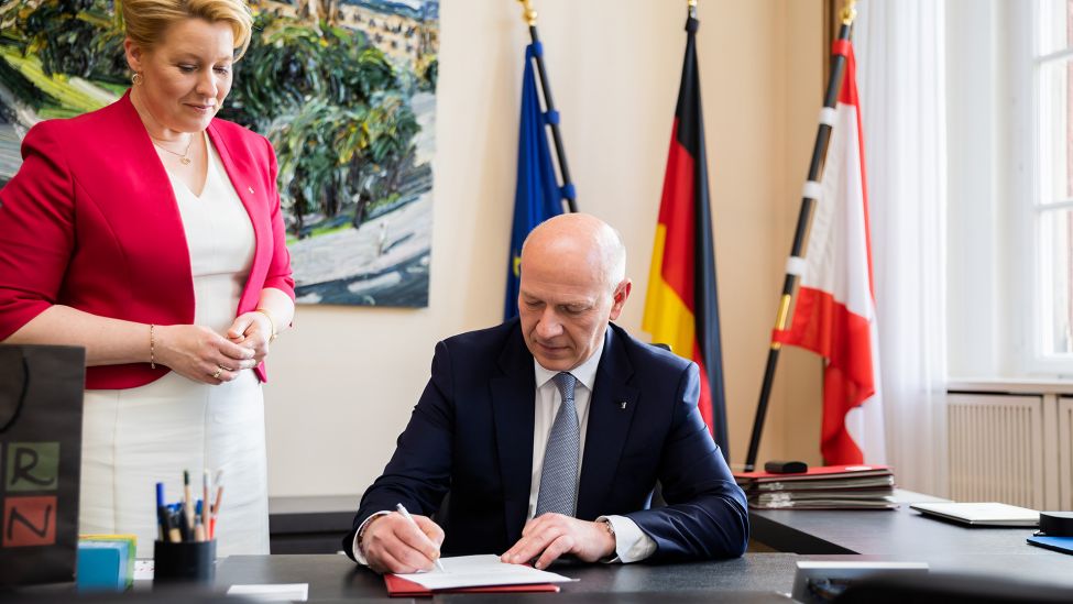 Kai Wegner (CDU), Regierender Bürgermeister von Berlin, sitzt neben Franziska Giffey (SPD) am 27.01.2023 (Quelle: dpa/Christoph Soeder)