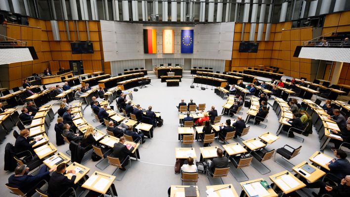 Symbolbild: Berliner Senat und Abgeordnetenhaus. (Quelle: dpa/Bernd von Jutrczenka)