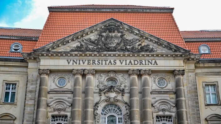Symbolbild: Das Hauptgebäude der Europa-Universität Viadrina. (Quelle: dpa/Pleul)