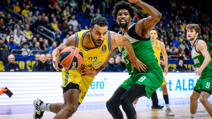 Den Basketballern von Alba Berlin gelingt gegen Zalgrigis Kaunas ein Überraschungserfolg.