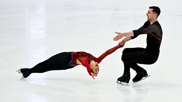 Das Berliner Eiskunstlauf-Paar Annika Hocke und Robert Kunkel (imago images/AFLOSPORT)