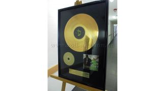 Bushidos Goldene Schallplatte.(Quelle:Zoll Auktion)