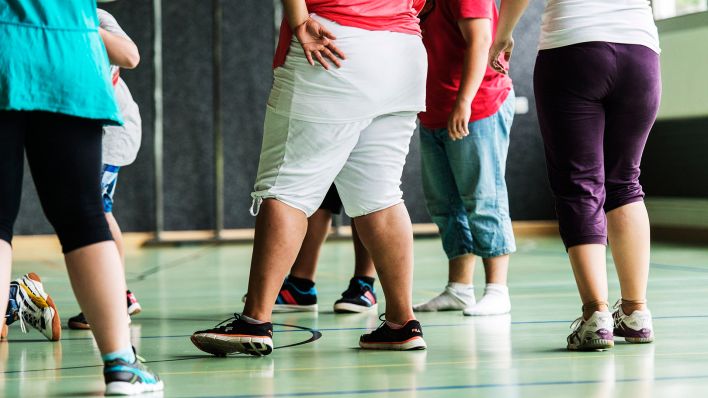 Symbolbild:Kinder und Jugendlichen treiben Sport in einer Turnhalle.(Quelle:picture alliance/KEYSTONE/C.Beutler)