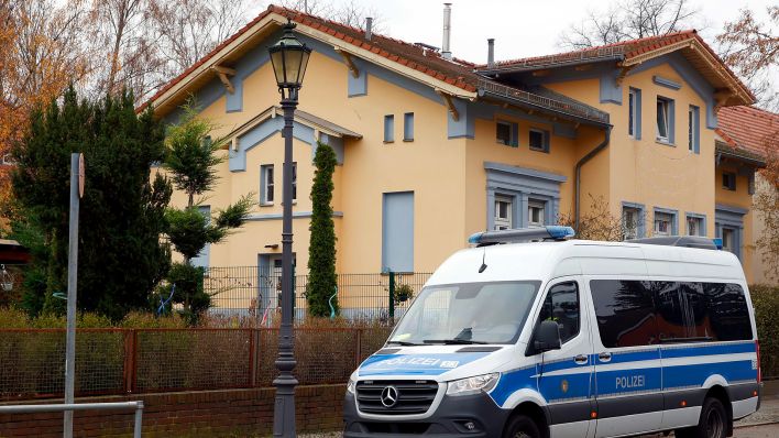 Die beschlagnahmte Villa eines bekannten arabischstämmigen Clans im Stadtteil Neukölln. (Quelle: dpa)