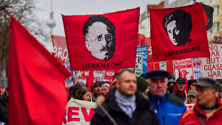 Demonstration zum Gedenken für Rosa Luxemburg und Karl Liebknecht anlässlich des 105. Jahrestages ihrer Ermordung. (Quelle: dpa/Jörg Carstensen)