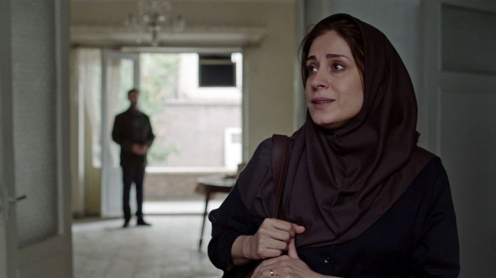 Maryam Moghadam (r) und Alireza Sanifar in einer Szene aus «Ghasideyeh gave sefid» (Ballad of a White Cow, undatierte Aufnahme), ein Film von Behtash Sanaeeha und Maryam Moghaddam