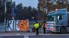 08.01.2024, Brandenburg, Cottbus: Transportunternehmen unterstützen mit ihren Fahrzeugen Bauern bei der Blockade einer Autobahnauffahrt zur A15.(Quelle:dpa/F.Hammerschmidt)