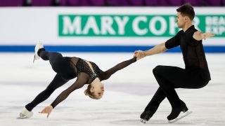 Minerva Hase und Nikita Volodin bei der Eiskunstlauf-EM in Kaunas (dpa/Mindaugas Kulbis/AP)