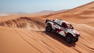 Ein Toyota Hilux DKR bei der Rallye Dakar im Jahr 2023 (imago images/Cover-Images)