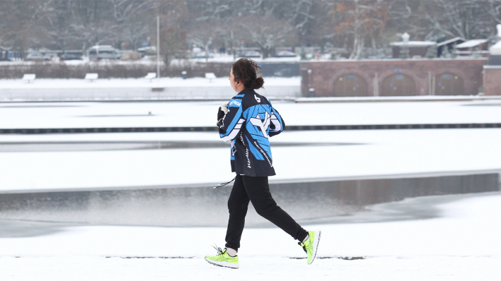 Besonders im kalten Winter fällt es schwer, die sportlichen Neujahrsvorsätze umzusetzen.