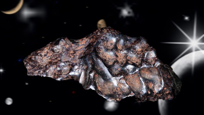 Symbolbild: Einzelstück aus dem Meteoritenschauer von Sikhote-Alin, Eisenmeteroit, Berlin, Deutschland. (Quelle: imago images/Asmoel)