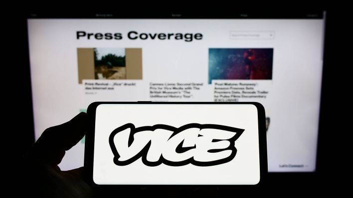 Archivbild: Das Logo von Vice Media wird am 31.07.2022 vor einem Bildschirm gezeigt. (Quelle: Imago Images/Zoonar.com/Timon Schneider)