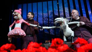 Premiere von "The Hills Are Alive" von und mit den Puppenspieler Nikolaus Habjan und Neville Tranter am 06.01.2024 im Deutschen Theater. ( Quelle: Deutsches Theater)