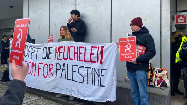 Palästina-Demo vor FU Berlin am 08.02.2024. (Quelle: rbb/Birgit Raddatz)