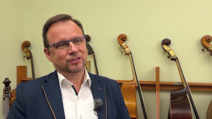 Ronny Heinrich, Dirigent in Oranienburg, erhält am 29.01.2024 das Bundesverdienstkreuz. (Quelle: rbb)