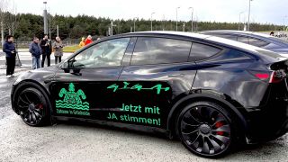 Der US-Autobauer Tesla wirbt offensiv für seine Erweiterungspläne in Grünheide (Oder-Spree). (Foto: rbb)