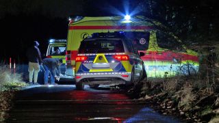 Die Polizei bei dem Fundort des toten Kindes in Mittenwalde in der Nacht zum 15.1.2023.(Quelle:rbb)