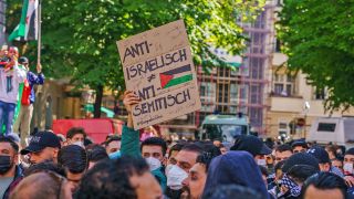 Symbolbild: Antiisrael Demonstration in Berlin in der Sonnenallee am 15.05.2021. (Quelle:picture alliance/Vladimir Menck)