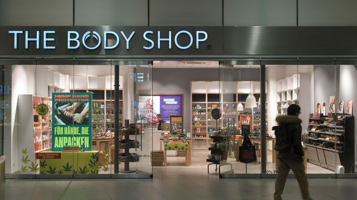 Archivbild: The Body Shop, Ladenzeile im Bahnhof Friedrichstraße, Berlin Mitte. (Quelle: dpa/Schoening)
