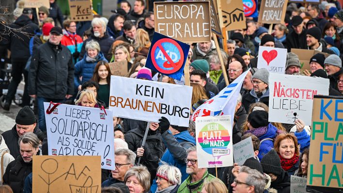 Archivbild: Eine Demonstration gegen Rechts in deutschpolnischer Grenzstadt in Brandenburg am 27.01.20224. (Quelle:dpa/Patrick Pleul)