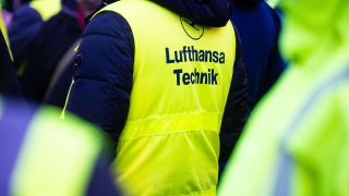Warnstreik Flughafen BER: Lufthansa Bodenpersonal im Arbeitskampf (Bild: Rainer Keuenhof/ dpa)