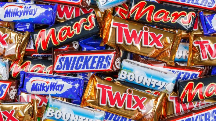 Produkte der Firma Mars Incorporated wie Schokoriegel von Snickers, Twix, Milky Way und Bounty. (Quelle: dpa/Markus Mainka)