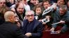 Martin Scorsese signiert am 7. Februar 2008 auf dem Filmfestival in Berlin Autogramme. (Quelle: AP/Hermann J. Knippertz)