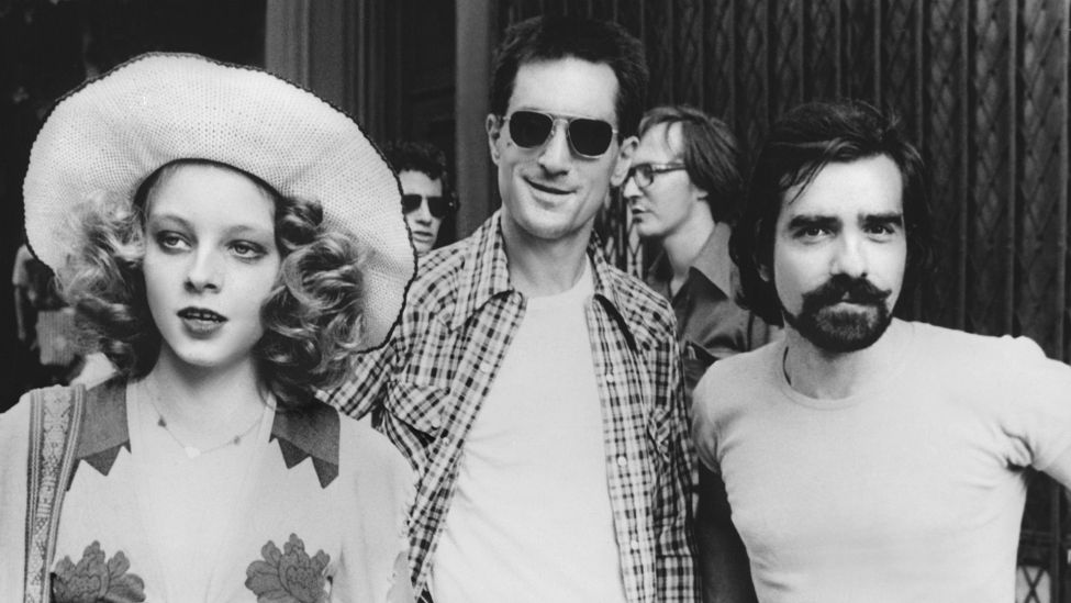 Der amerikanische Regisseur Martin Scorsese (re.) mit seinen Hauptdarstellern Jodie Foster und Robert De Niro 1976 bei den Dreharbeiten zum Film "Taxi Driver". (Quelle: Picture Alliance/Sammlung Richter)