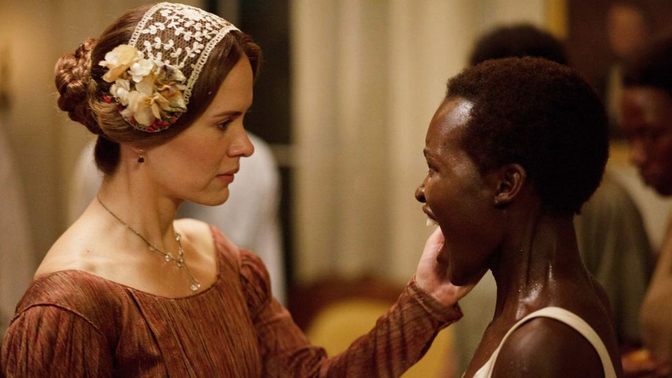 Szene aus "10 years a slave" mit Sarah Paulson und Lupita Nyong´o.(Quelle:imago images/Zuma Press)
