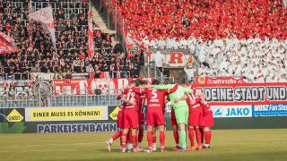 Das Team des FC Energie Cottbus (Quelle: IMAGO / Jan Huebner)