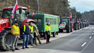 Originialbild: Traktorenprotest mit Sperrung der A12 am 26.12.2024 in Brandenburg. (Quelle: rbb/Michel Nowak)