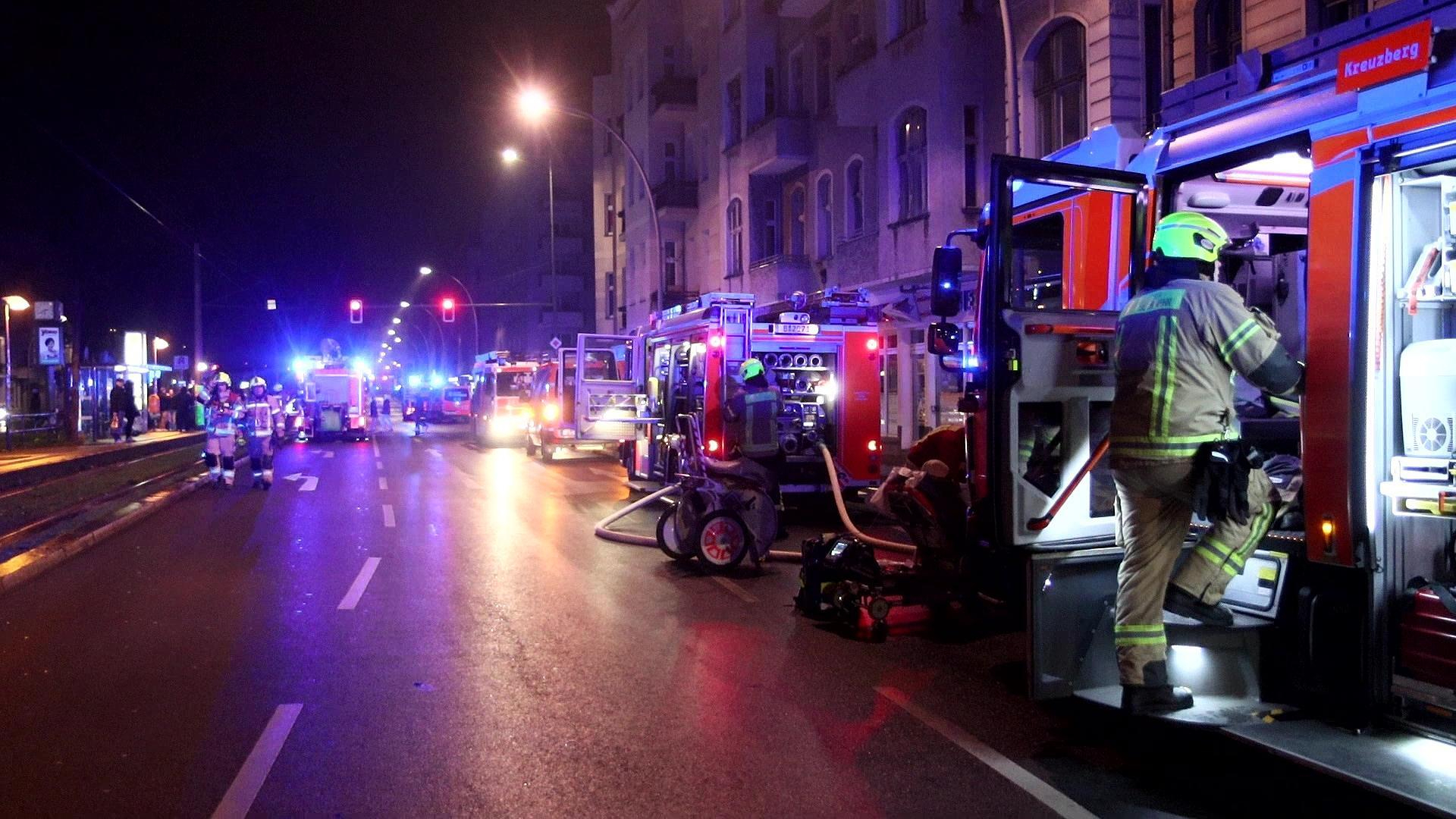 Bei einem Hausbrand in Berlin sind vier Menschen verletzt worden. (Quelle: Pudwell)
