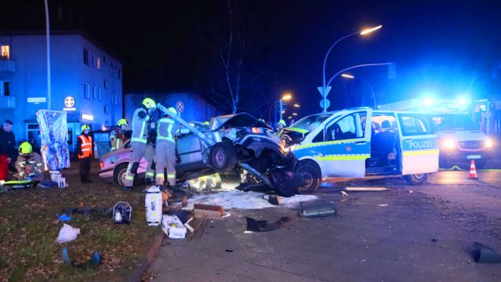 Polizeiwagen in Zehlendorf in Unfall verwickelt - vier Verletzte