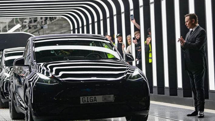 Archivbild: Elon Musk, Tesla-Chef, nimmt an der Eröffnung der Tesla-Fabrik Berlin Brandenburg teil. (Quelle: dpa/Pleul)