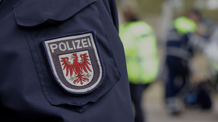 Symbolbild: Wappen der Polizei Brandenburg. (Quelle: dpa/Geisler)