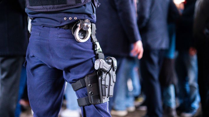 Symbolbild: Die Polizei sichert am 12.03.2024 den Besuch des Bundespräsidenten ab. (Quelle: dpa/Noah Wedel)