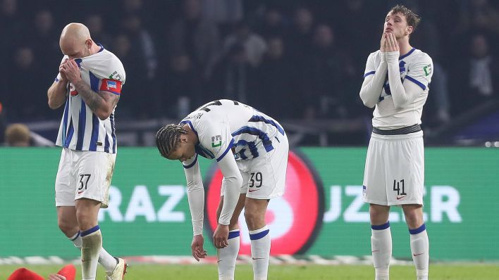 Die Spieler von Hertha BSC zeigen sich nach dem 2:2 gegen Holstein Kiel frustriert. (Foto: IMAGO / Jan Huebner)