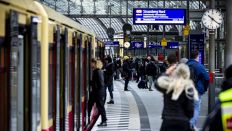 S-Bahn-verkehr am Berliner Hauptbahnhof läuft wieder an (Bild: imago images/Emmanuele Contini)